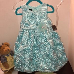 Girls size 2T Holiday Editions Dress, brand new